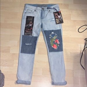 NWT light washed mom jeans cuffed w/ rose patch🌹
